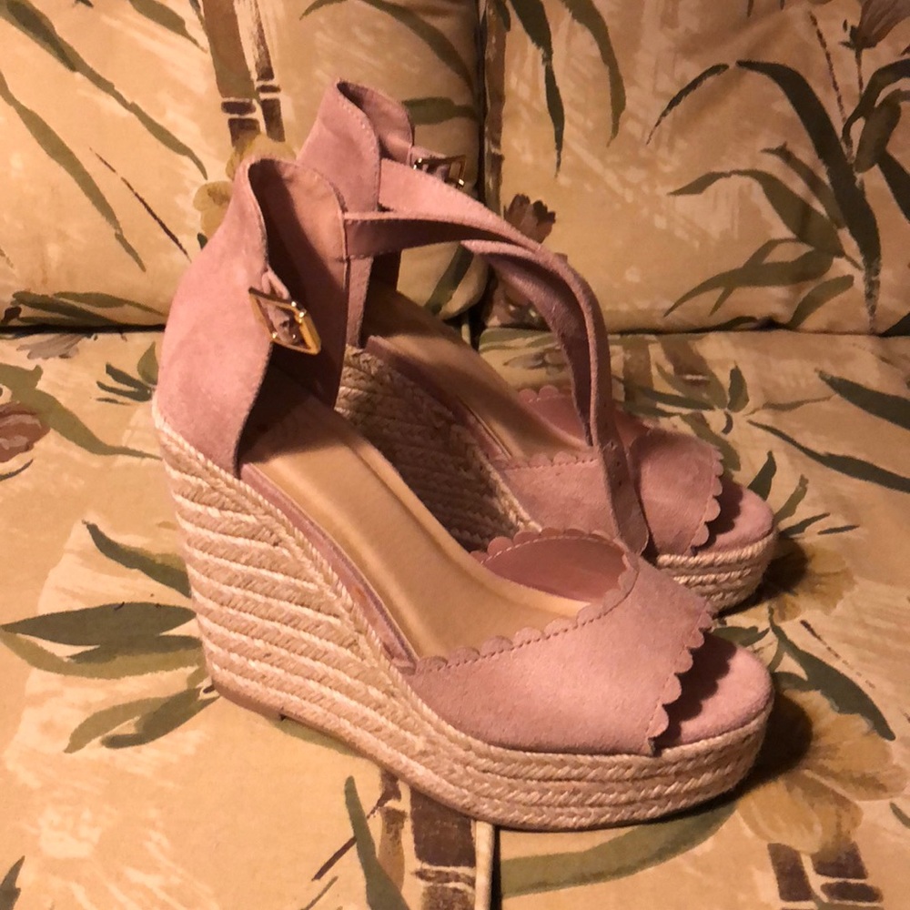 Scalloped wedges